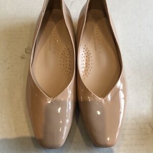 Vanilla Shu by Buyshu cream patent leather shoes in size 7 or 240